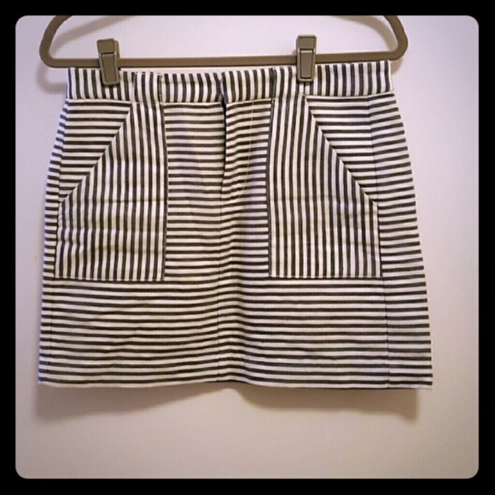 Madewell size 4 striped mini skirt with pockets!